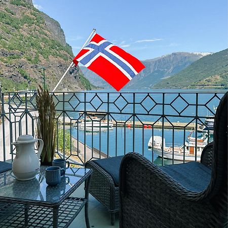 Svingen Guesthouse - Panoramic Fjord Views In Flam Flåm Exterior foto