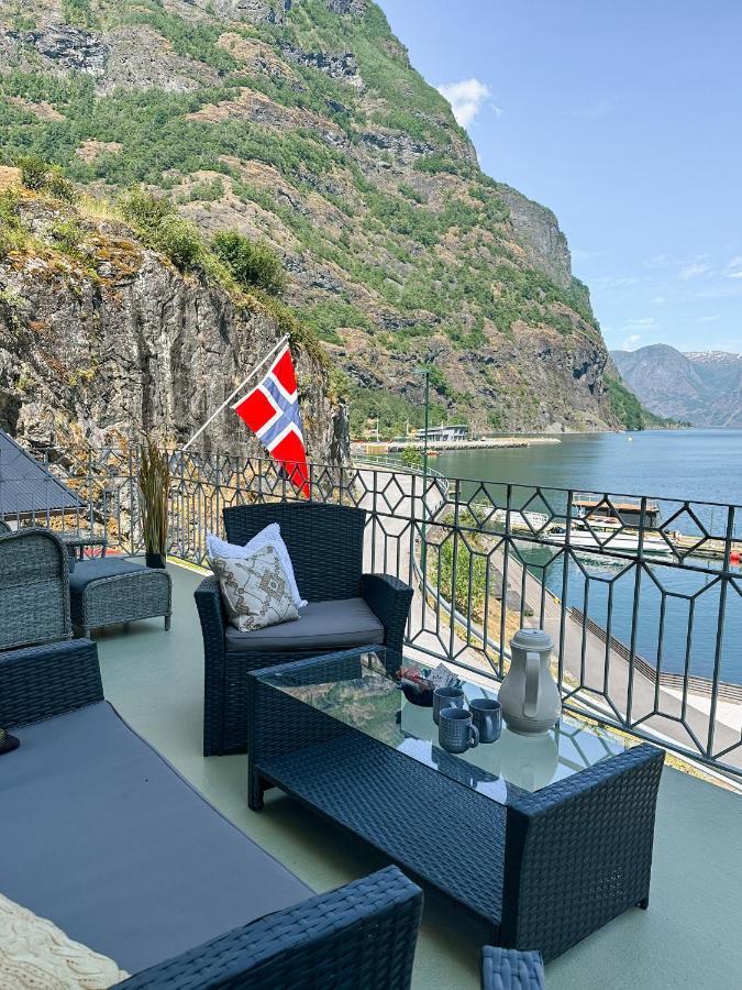 Svingen Guesthouse - Panoramic Fjord Views In Flam Flåm Exterior foto