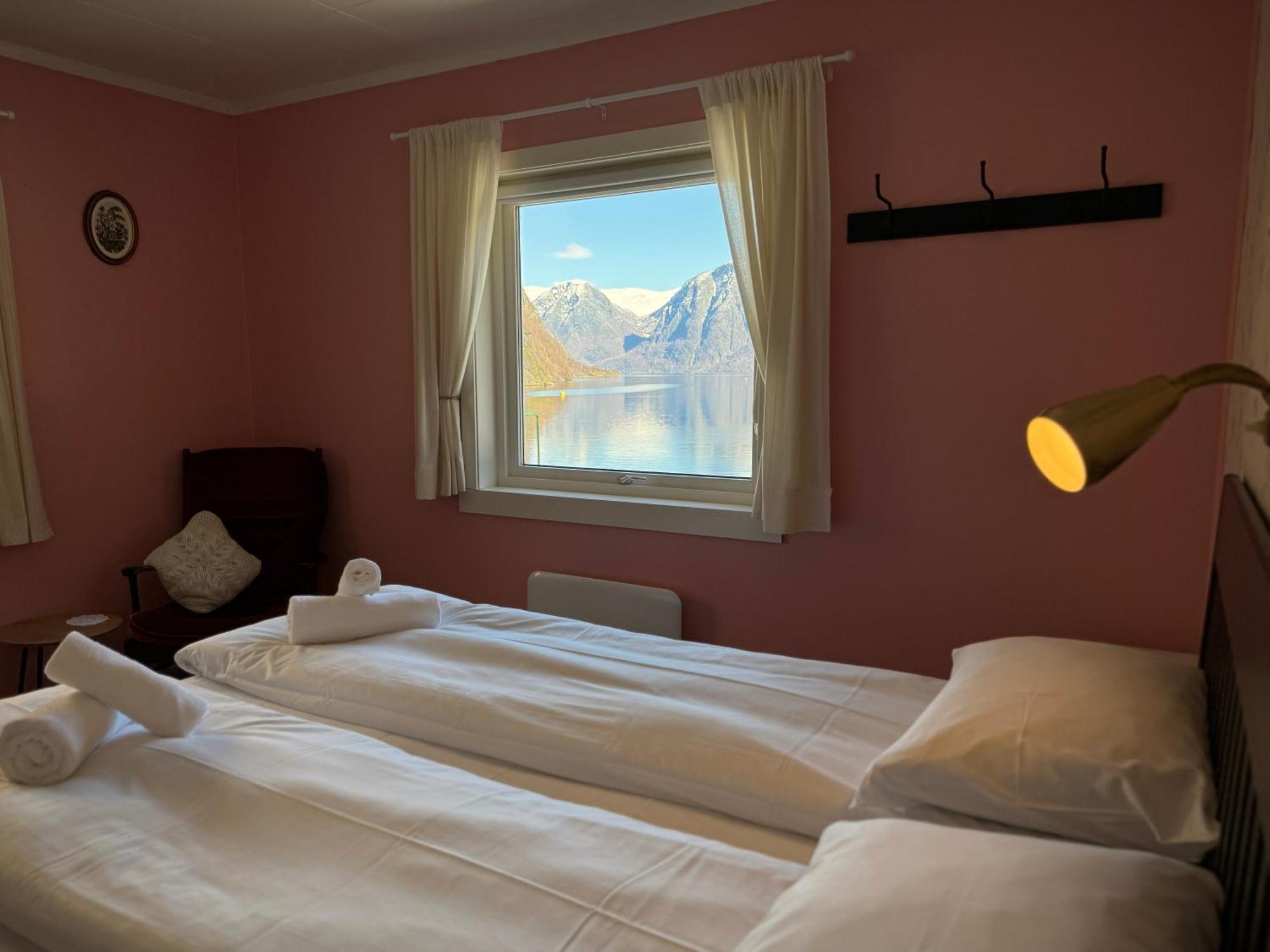 Svingen Guesthouse - Panoramic Fjord Views In Flam Flåm Exterior foto